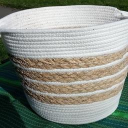 LARGE seagrass two tone basket is ideal for making a display out of your houseplants with its stylish design. 

Also these can be used as a storage bins for laundry items, baby toys, home supplies and more. Widely used it in the living room, bedroom, restroom.  Woven handles to make it easier to carry & move around.

Tried with plants but not suitable due to not matching decor.  The liner was taken out in error, so reflected in the price.
Approximately H305W45cm 

Handcrafted meticulously.