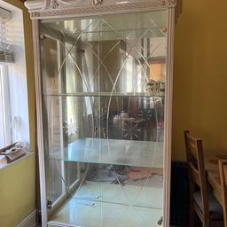 In very good condition display cabinet. With wired lights.

Height to the tip of the display 83 inches
Width 41 inches
Depth 18 inches

£400 Ono