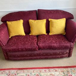 Settee,
In good condition.
Please see all 5 photos.
Length 2000mm ( 78” 3/4 inch )
Depth 865mm ( 34” inch )
Height 915mm ( 36” inch )
Settee cushions are revisable and can be zipped off to wash.

*Cash on collection only*
Sheffield Crooksmoor