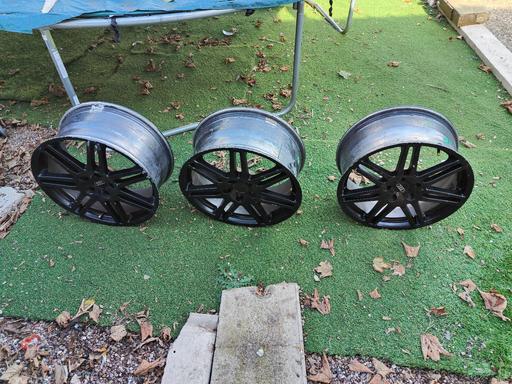 Vehicles West Midlands Walsall - Photos for 18 inch Audi le man's alloy wheel replica