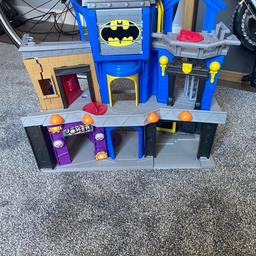 From a smoke free home
Great condition
Hardly used
Perfect for any batman & joker fan