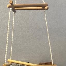 Verkaufe ein Klettergerüst aus Holz 
Mit Metallringe zum aufhängen 
Guter Zustand