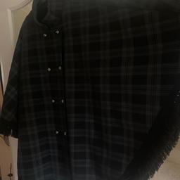 BEAUTIFUL 
CHECK CAPE
STUNNING ON
XXL SIZE 
FLEECE INSIDE 
GREY & BLACK CHECK
SUPER GOOD CONDITION.
Please see my other bargains