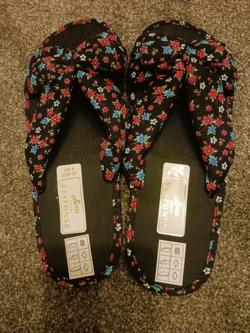 Buy & Sell South East London Horn Park - South East London - Photos for brand new flip flops size 4