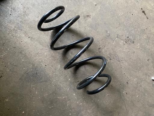 Vehicles Essex Basildon - Photos for Mercedes 639 shape Front coil springs