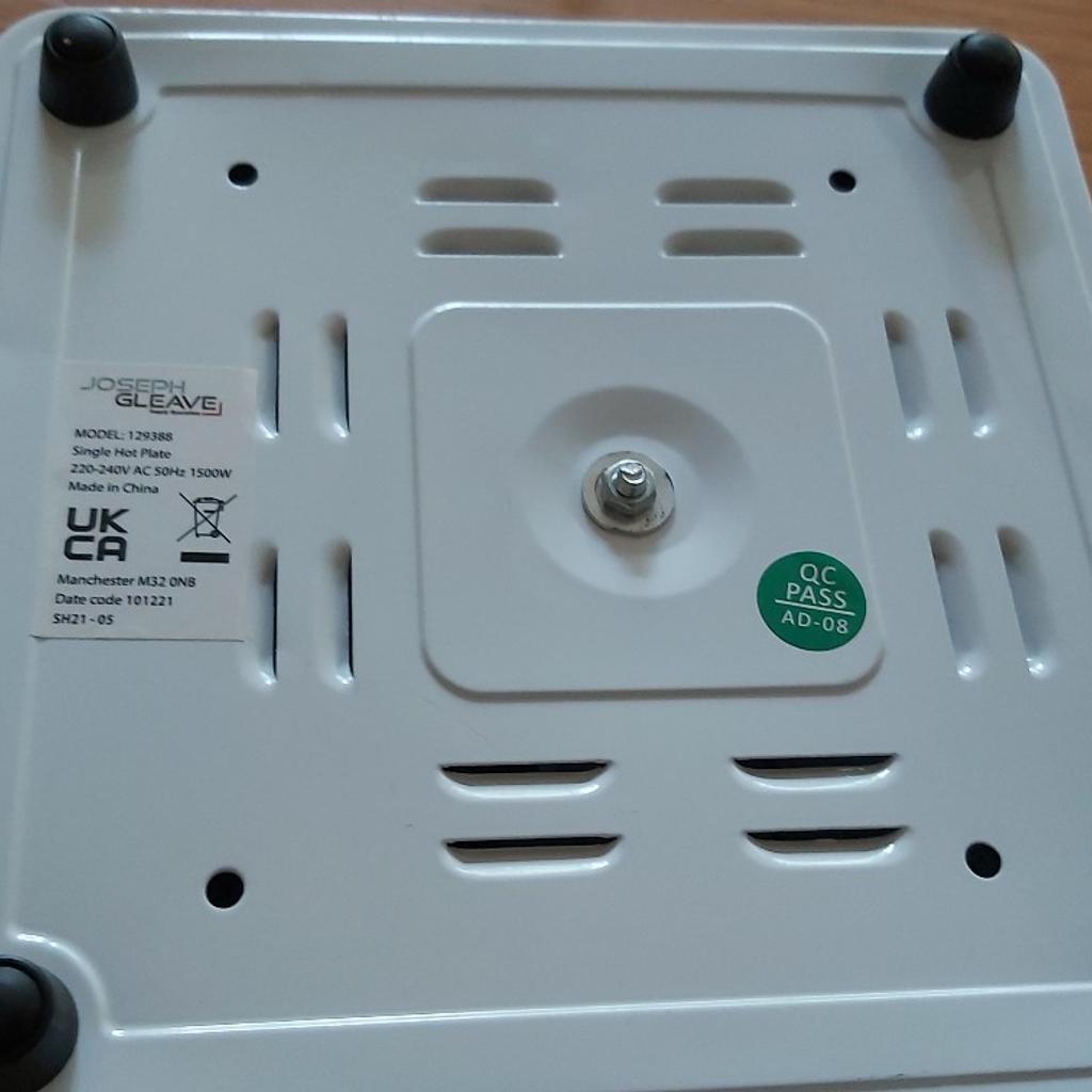 It works and looks perfect, only used it once to test it, 1500w single ring hob ,collection from little lever, bolton or if you buy afew more items on my list, i can deliver them on free of charge to 5miles radius from me, please see my other items, thank you