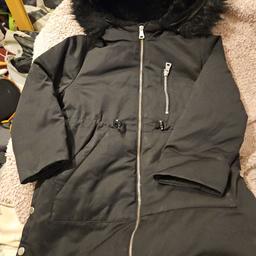 looks fabulous  on , it's really warm I loved ilny daughter  in the coat.  there's  fur around the hood which is so soft 
offer welcome and I will post