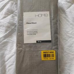 Medium grey colour, king size fitted sheet brand new From Argos.
Pick up only cash only please dovecot area