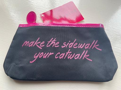 Buy & Sell East London Highams Park - East London - Photos for Maybeline New York cosmetic Makeup Bag