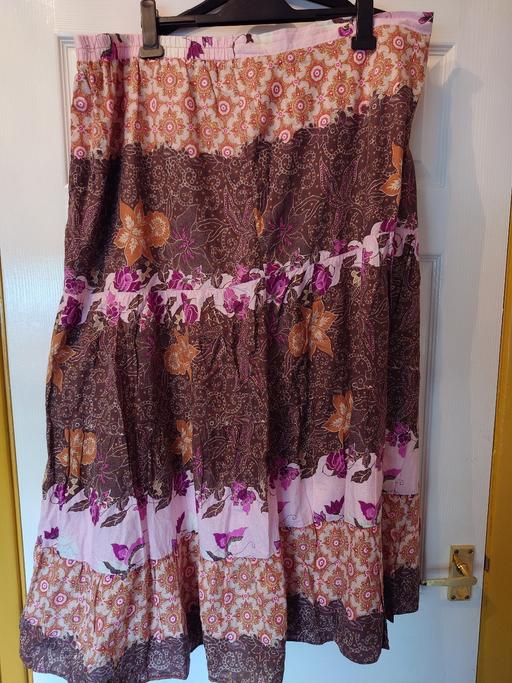 Buy & Sell Leicestershire Charnwood - Photos for Women's patterned skirt size 22