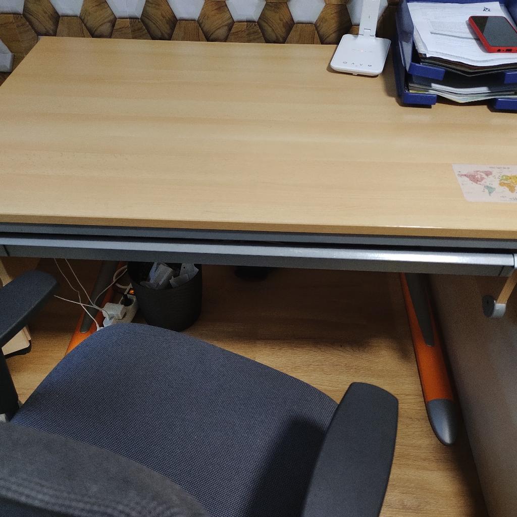 Kettler Schreibtisch, geplegt und hochwertige ergonomisches Sessel -wie neu. je 50 Euro. Rollcontainer gratis dazu.