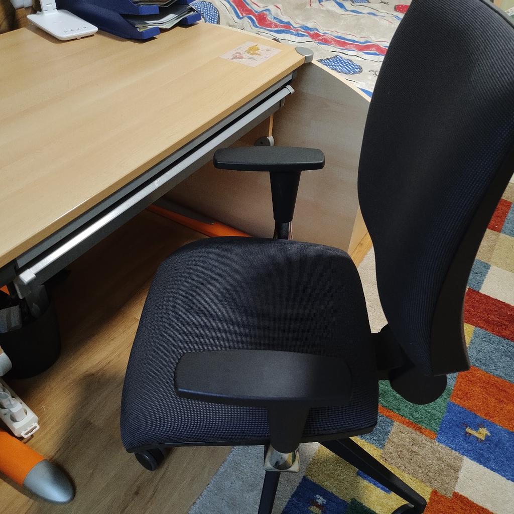 Kettler Schreibtisch, geplegt und hochwertige ergonomisches Sessel -wie neu. je 50 Euro. Rollcontainer gratis dazu.