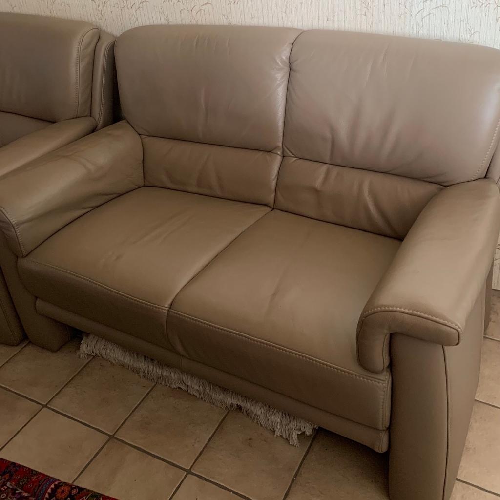 Ledercouchgarnitur, 3sitzer- 2sitzer und Sessel, sehr guter Zustand, beige/braun (schlammfarben), an Selbstabholer