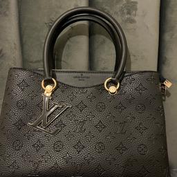 NO OFFERS (price is lowest will accept)
If listed then it’s available to buy the listing is automatically deleted when sold.
Stunning interior.

#louisvuitton #lv #riverside #lvbag #louisvuittonhandbag #handbag #designerbag #birkin