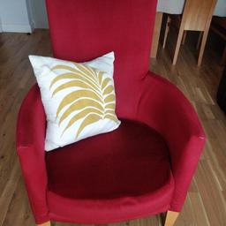 Beautiful Red Velvet Armchair.
Super comfortable.
Feet : Wood Ligh brown 15cm
Used but in good condition
Size
Height inc. Feets 100cm
Width 70cm
Seat area cushion 50cm
Cushion included
Cash only
Reading for collection
Open to offer