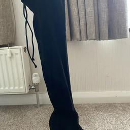 black knee high boots size 3

ordered wrong size 
available in black and grey

open to offers