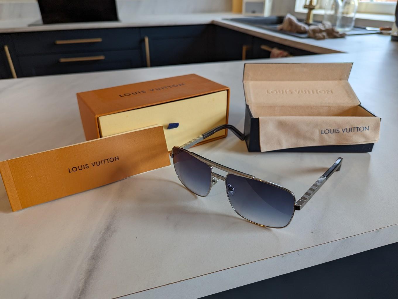 LV Sunglass 502 Gold Black (SHH408) - KDB Deals