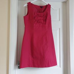 Dress“Next“ Crimson Colour Good Condition

Actual size: cm

Length: 89 cm

Length: 67 cm from armpit side

Shoulder width: 33 cm

Volume hand: 43 cm

Breast volume: 89 cm – 95 cm

Volume waist: 80 cm

Volume hips: 90 cm – 93 cm

Length: 12 cm from armpit before to waist

Length: 34 cm from shoulder before to waist

Size: 14 ( UK ) Eur 42

Shell: 68 % Polyester
 32 % Cotton

Lining: 100 % Polyester

Made in China