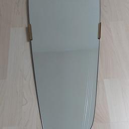 Edler Spiegel in Nierenform mit dekorativem Rahmen Schliff....
Li & Re Messing Details
ca 35 x 75 cm
Versand möglich