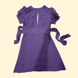 Topshop keyhole front and open back royal purple mini/midi work dress.
Size 10
Length:89cm
Waist:44cm
#topshopdress