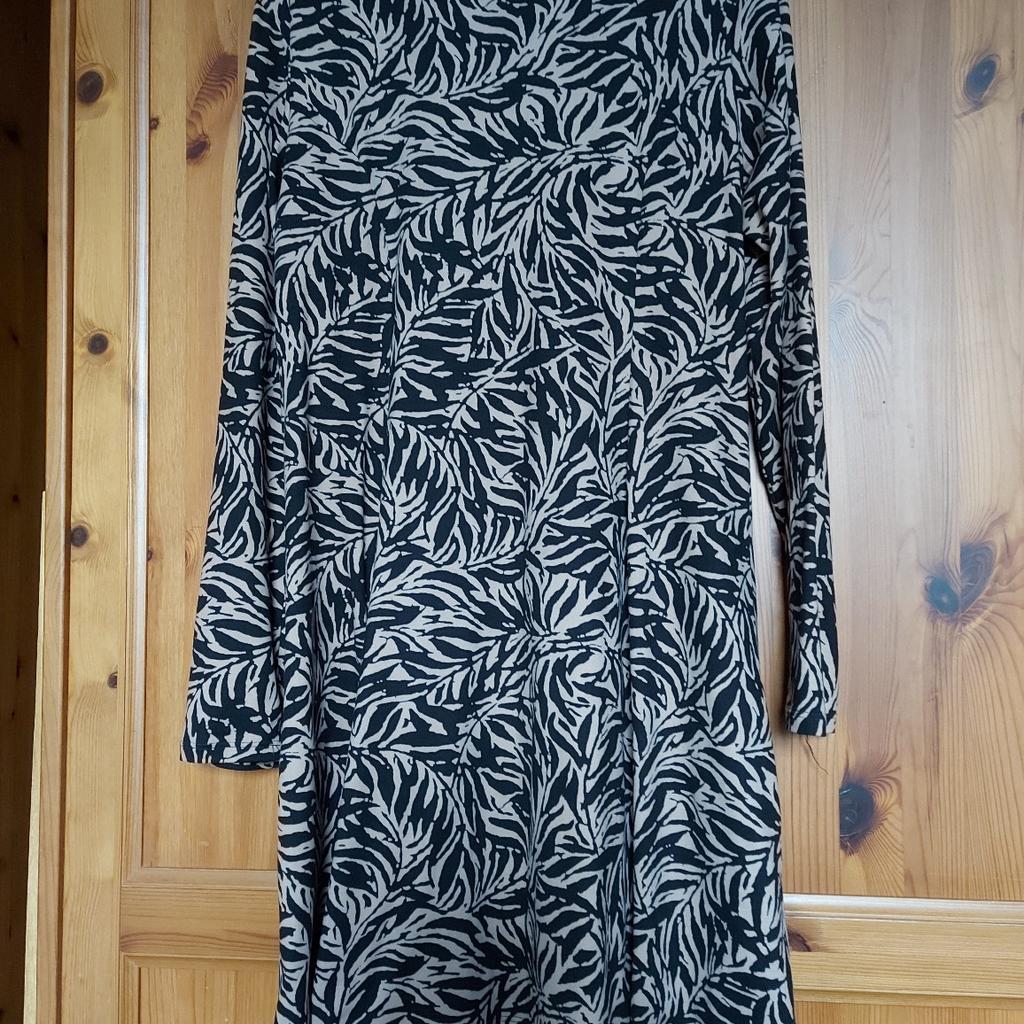 Beige and black print long sleeved dress, knee length. By Primark size 16.
Would be nice with tights and a pair of boots in this autumn weather.