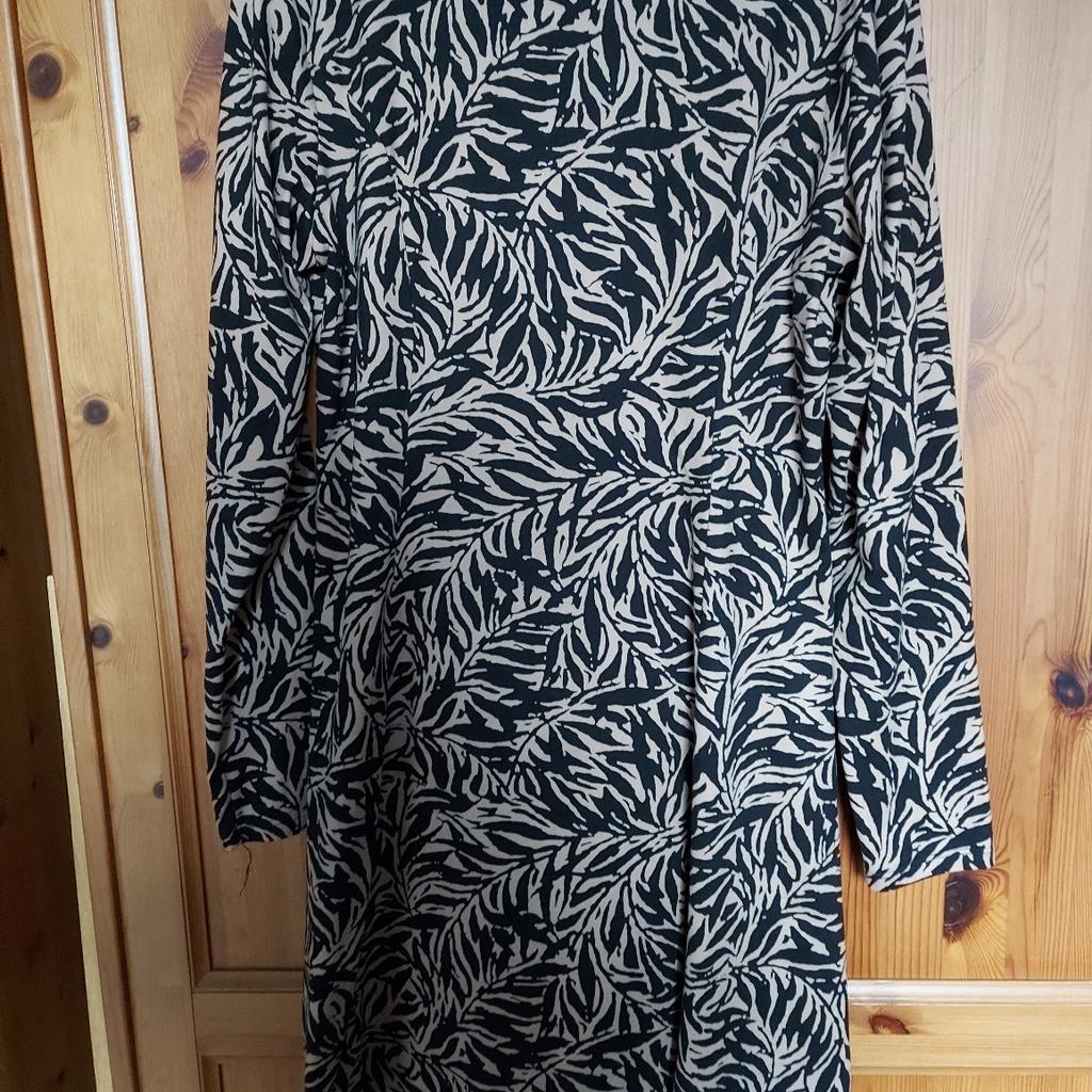 Beige and black print long sleeved dress, knee length. By Primark size 16.
Would be nice with tights and a pair of boots in this autumn weather.