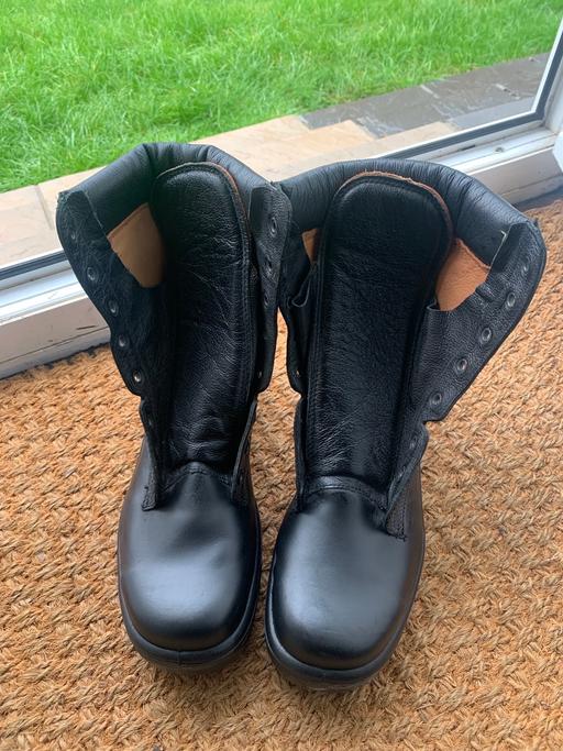 Buy & Sell West London Hillingdon - Photos for Steel toe cap safety boots size 7