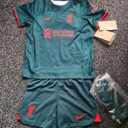 BRAND NEW
ORIGINAL
NIKE
LIVERPOOL FC FOOTBALL KIT
kids SIZE. S. (104-110CM)

BRAND NEW NEVER BEEN USED
WITH TAGS ON
IDEAL GIFT FOR THE LITTLE ONE

CAN POST

more items available please see my other listing 