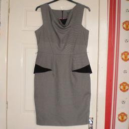 Dress „Atmosphere“

Grey Black Colour

Good Condition

Without belt!

Actual size: cm and m

Length: 99 cm

Length: 78 cm from armpit side

Width shoulder: 38 cm

Volume hand: 44 cm

Breast volume: 94 cm – 1.03 m

Volume waist: 82 cm – 85 cm

Volume hips: 92 cm – 95 cm

Length: 41 cm from shoulder before to waist

Length: 17 cm from armpit before to waist

Size: 16 ( UK ) Eur 44

100 % Polyester

Lining: 100 % Polyester
