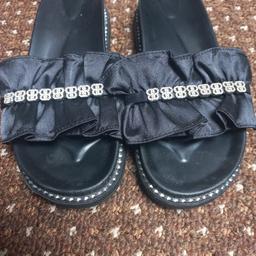 Ladies womens black diamante sliders
New only worn once
Size 5 Eur 38
£15
Smoke free pet free house
Message me for postage enquiries

See my other ads for more items
Thankyou