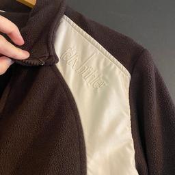 Sehr gut erhaltende Jacke der Marke Felix Bühler in dunkelbraun 
Materialschild leider nicht vorhanden 
Größe L, aber eher für S ausgestellt