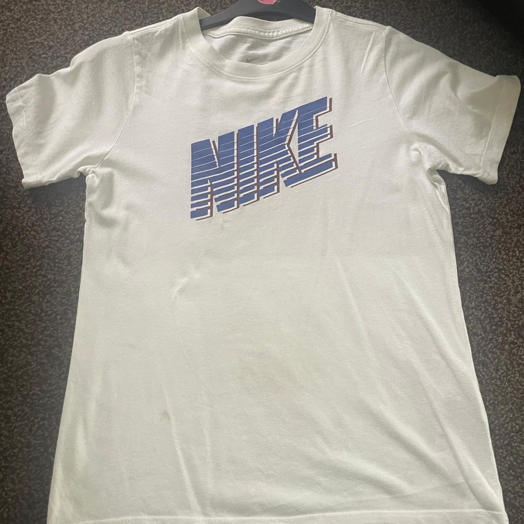 Hardly been used like new boys Nike t shirt. For collection and cash only.