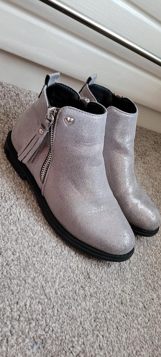 Buy & Sell South Yorkshire Barnsley - Photos for Silver ankle boots 👢