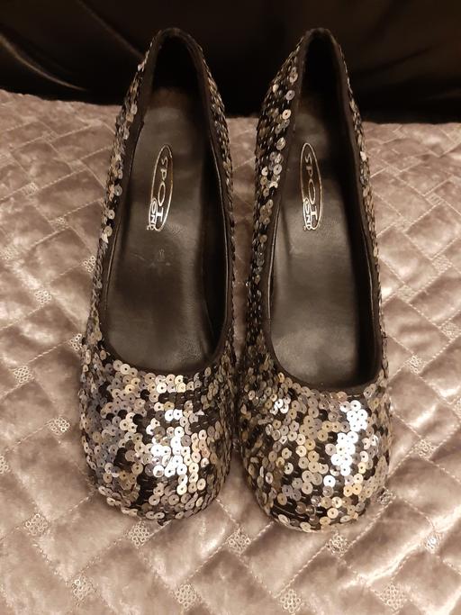 Buy & Sell West Midlands Sandwell - Photos for Kitten heel black and silver shoes size 4