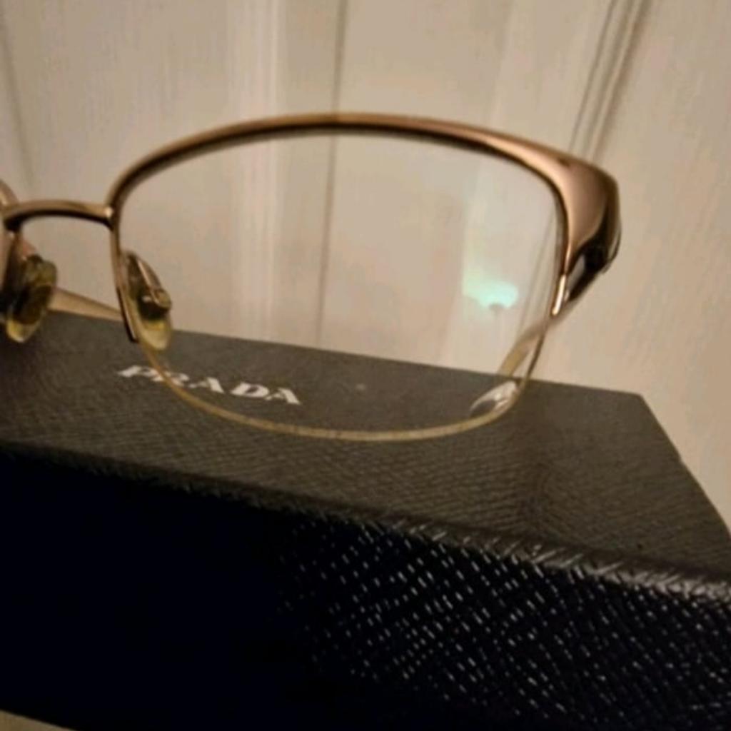 GUCCI READING GLASSES HG4260 Wia 135

Authentic gucci reading glasses
Rectangular lenses
The corner of the left lense has a small chip

Wort buying for Gucci frame itself...
Collection only from brentford tw8