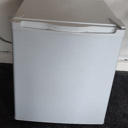 small fridge perfect working order great for a single person, student ...in great clean condition, has a small freezer £25 o.n.o