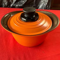 Brand New ‘Roichen’ Premium Casserole Pot
- 18cm
Internal & external ceramic coating, it has a revolving knob on the lid which opens & closes. When closed this minimises nutritional loss.

Self basting effect to maintain food flavour

The box is a bit battered

Smoke/Pet Free Home

Pickup S61