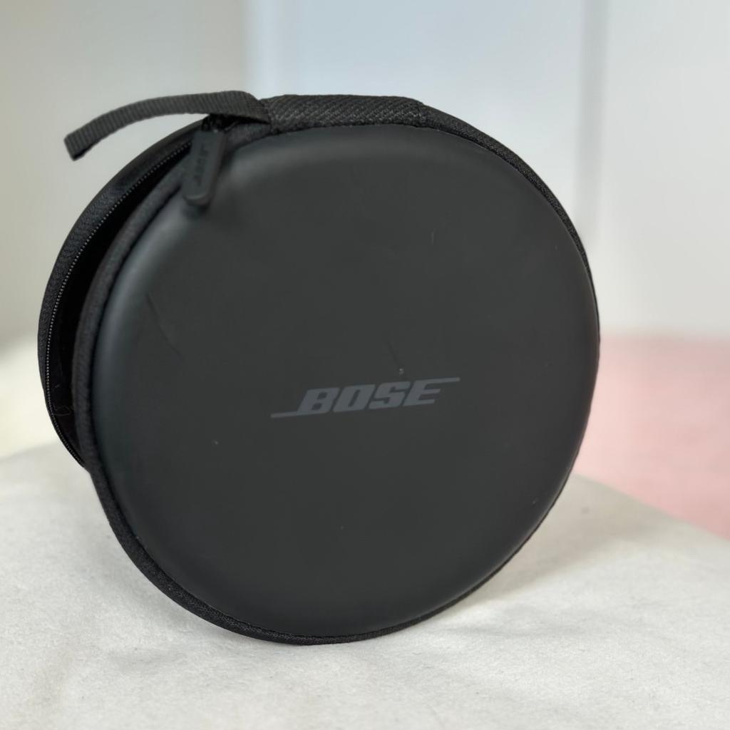 Bose case for noise cancelling earphones.
Collection
E7
Thanks