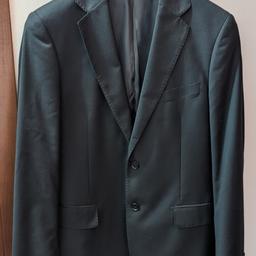 Vendo giacca OVS taglia M, di colore nero e usata pochissimo.
Pagamento con PayPal, Satispay, bonifico o contanti.