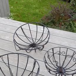 Three quality hanging baskets.
1 x 15" plastic coated metal with decorative scrollwork.
2 x 18" galvanised metal large baskets.
Ideal for summer and winter planting or for christmas as shown in the example in the photo.
£15 for all three!
RAINHILL L35 COLLECTION

RAINHILL L35 COLLECTION