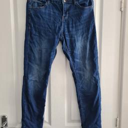 Womens Jeans size 12.

Denim Co (Primark).
Size label/logo worn off through washing (as shown) but actual jeans good condition.

Collect from NG4 Area or weekdays daytime from NG1 Notts city centre. Can post for additional £3.