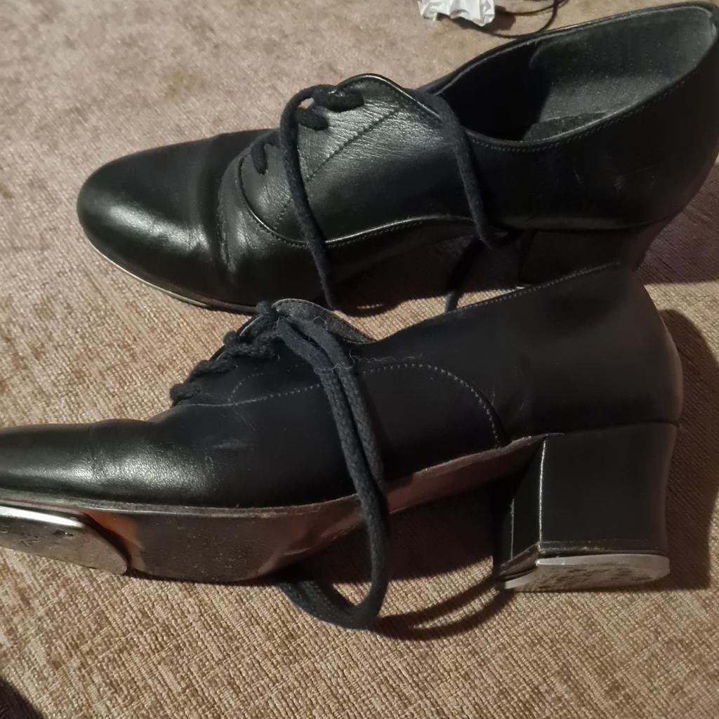 used tap shoes taps all fine shoe no grip and worn alot