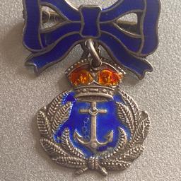 WW2 British Army Royal Navy Sterling Silver & Enamel Sweetheart Brooch
For sale is a WW2 British Army Royal Navy Sterling Silver & Enamel Sweetheart Brooch. This is in good condition with all enamel Present.