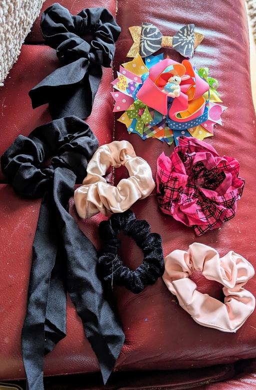 Buy & Sell Blaenau Gwent Georgetown - Blaenau Gwent - Photos for 8 hair accessories 6 scrunchies and hair clip