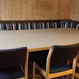 Tisch mit 6 Stühlen

Eckbank separat erhältlich. 

Nur Selbstabholung