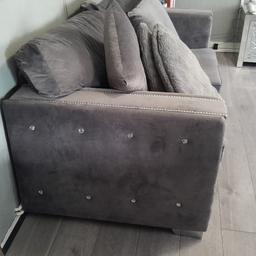 selling plush velvet sofa 3 and 2 with dimontes in.