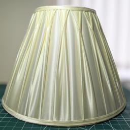 A fully lined, large luxury silk pinch pleated classic ivory lampshade. Standing 1 ft in height and 40 inch in  diameter, this luxurious lampshade will look great on any floor lamp base. Used but in brilliant condition.