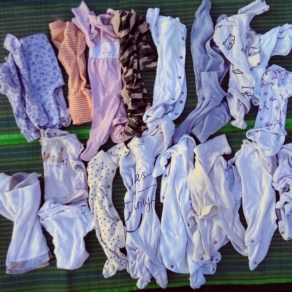 Baby clothes from new born to six months. Baby grow, baby suit & trousers. Mix batch of items.

Ideal for new parents starting off, as these would easily be £100+.

Can be posted out for extra.
(Green)