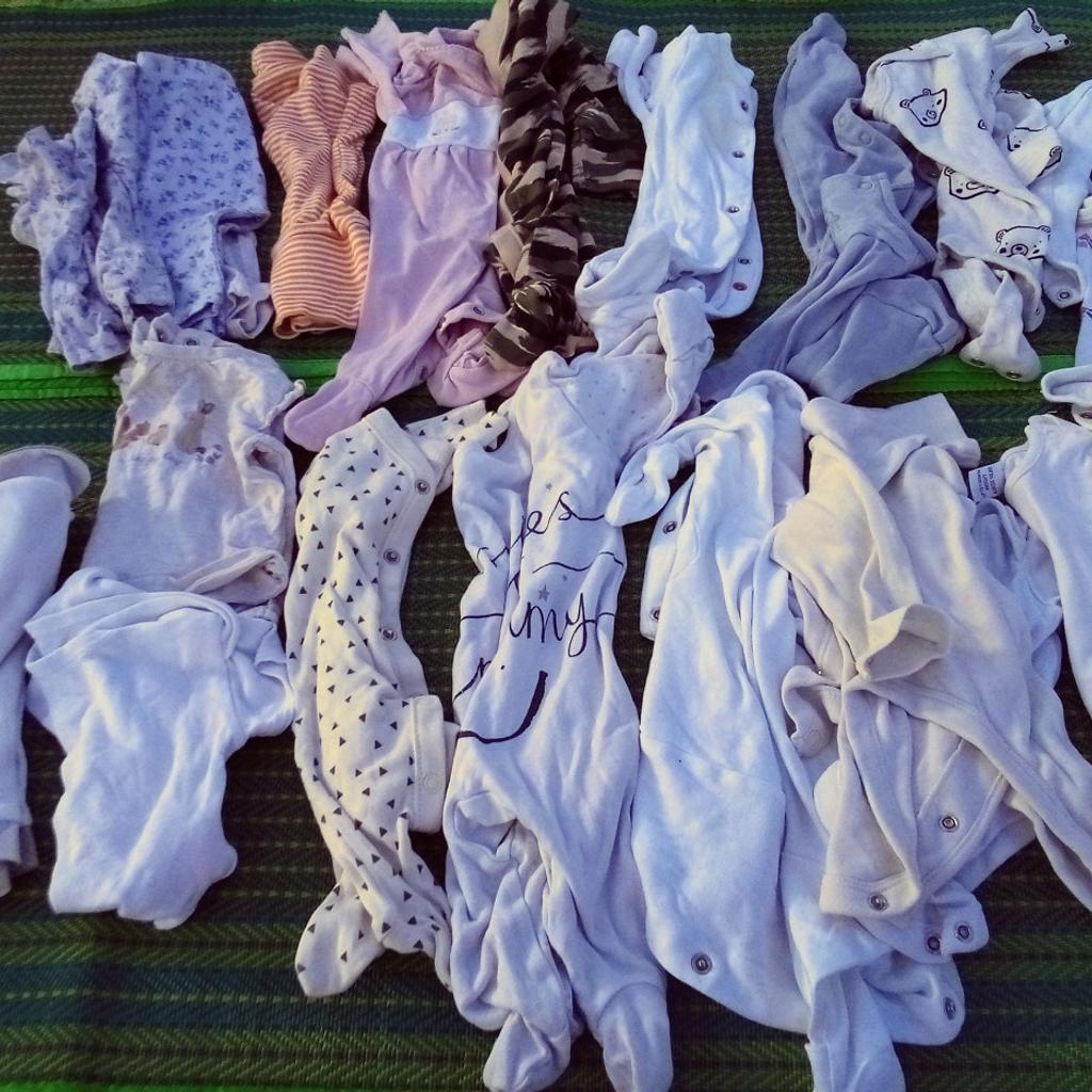 Baby clothes from new born to six months. Baby grow, baby suit & trousers. Mix batch of items.

Ideal for new parents starting off, as these would easily be £100+.

Can be posted out for extra.
(Green)