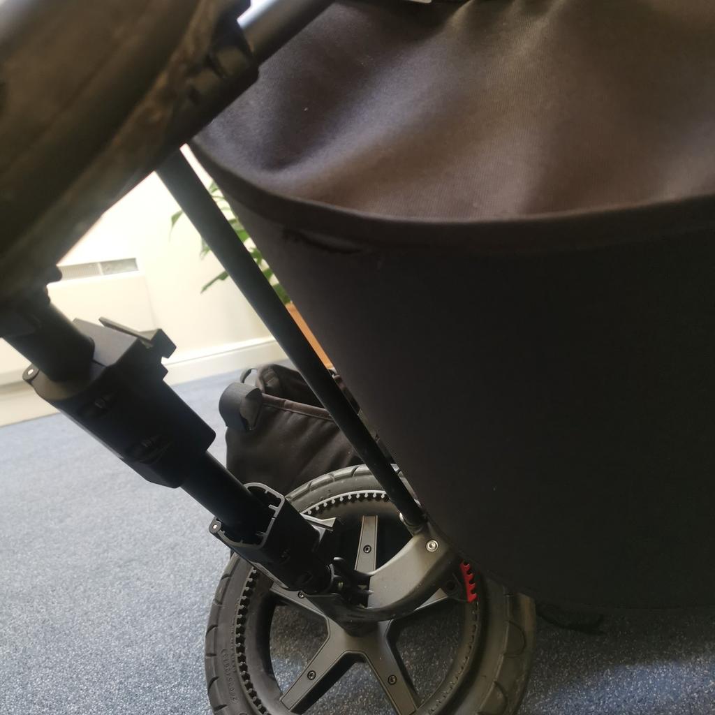 Bugaboo Cameleon 3 (2015) in very condition and typical wear and tear.

Comes with:
- Bugaboo Cameleon 3 Black frame
- Red Seat Liner
- Footmuff
- Cup holder
- Rain cover
- Carrycot (Bassinet)
- Adapter for Maxi Cosi

Any question let me know.

£220 o.n.o
